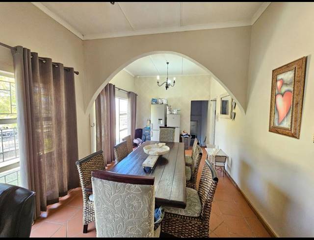 4 BEDROOM HOUSE FOR SALE IN SIGNAL HILL